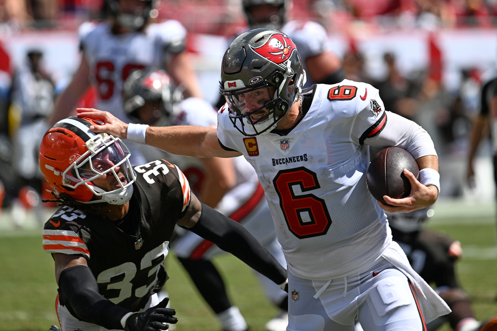 Baker Mayfield outplayed by Deshaun Watson as Buccaneers fall to Browns in revenge matchup
